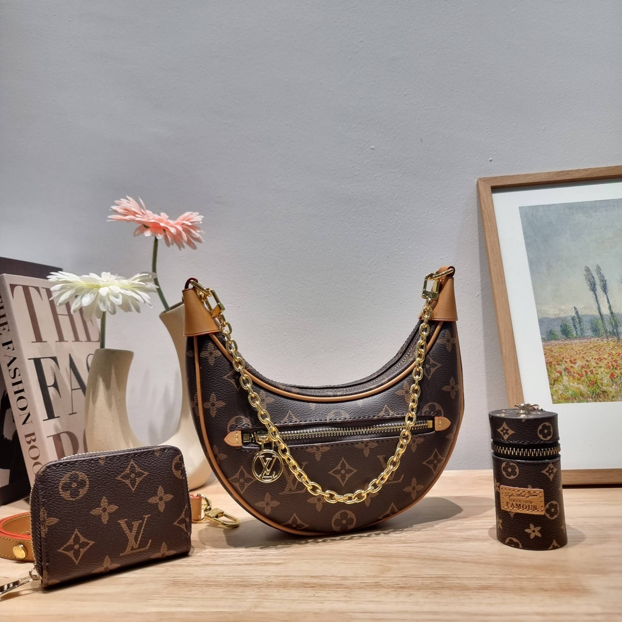 LV loop bag New in!! กับ box set ชวนสะสม ที่จับเอารุ่นยอดฮิต มามิกซ์รวมกับไอเท็มสุดคุ้มของมันต้องมี!! จัดเรียงให้อยู่ในกล่องสุดหรู ไม่ว่าจะตัวกระเป๋า กระเป๋าสตางค์ กระเป๋าจิ๋ว ใบไหนๆก็นำมาใช้งานได้จริง คุ้มค่ามากๆ แถมฟรี! ริบบิ้นลายลิมิเต็ด รวมรวบไว้ให้ได