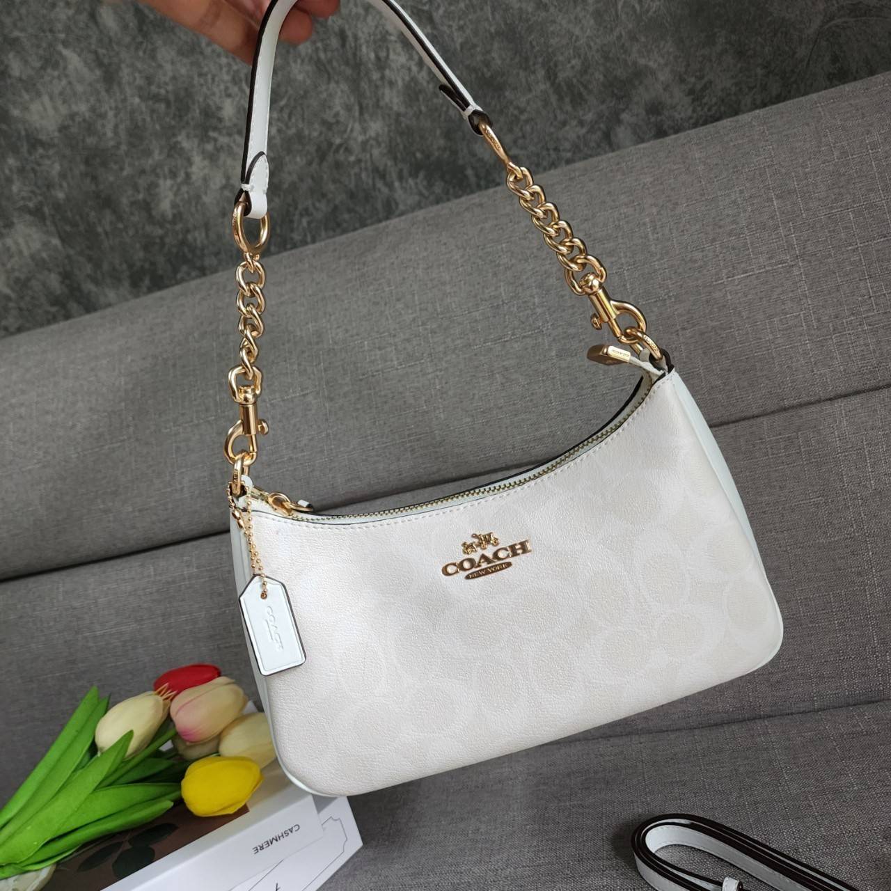 พร้อมส่งครบสี สวยทุกสีเลยค่า😘 ((CA173//CA209//CA548)) COACH TERI SHOULDER BAG 🔹กระเป๋าทรงพอช ในรูปแบบหนังแท้ หนังนิ่มสวยมากค่ะ