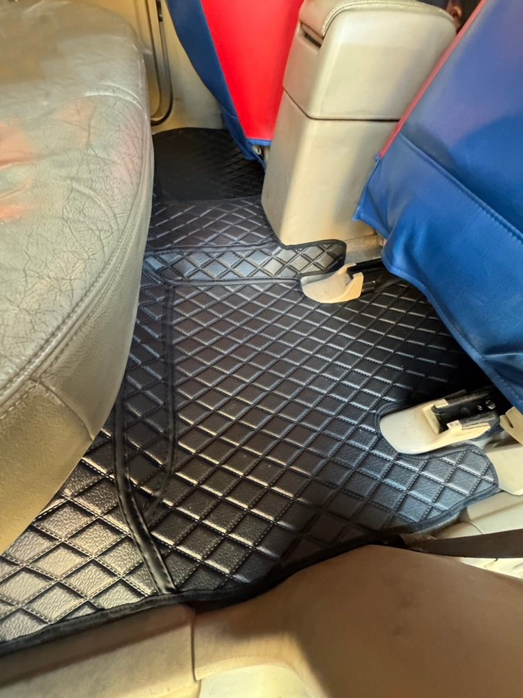 ยางปูพื้นรถยนต์ ISUZU D-MAX 4D 2005-2011 ลายไดมอนด์ สีดำ เต็มคัน