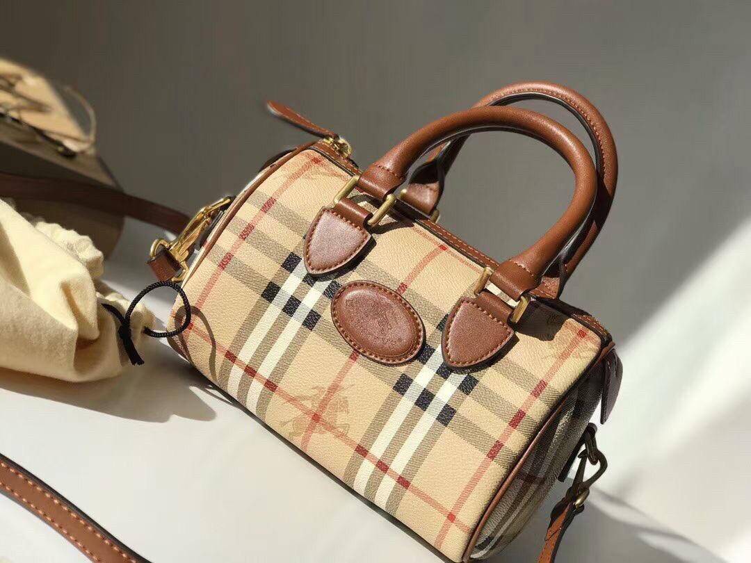 Burberry bag Crossbody Bag Vip Gift with Purchase (GWP) พรีเมี่ยมกิ๊ฟ Limited Edition จาก BURBERRY PERFUME