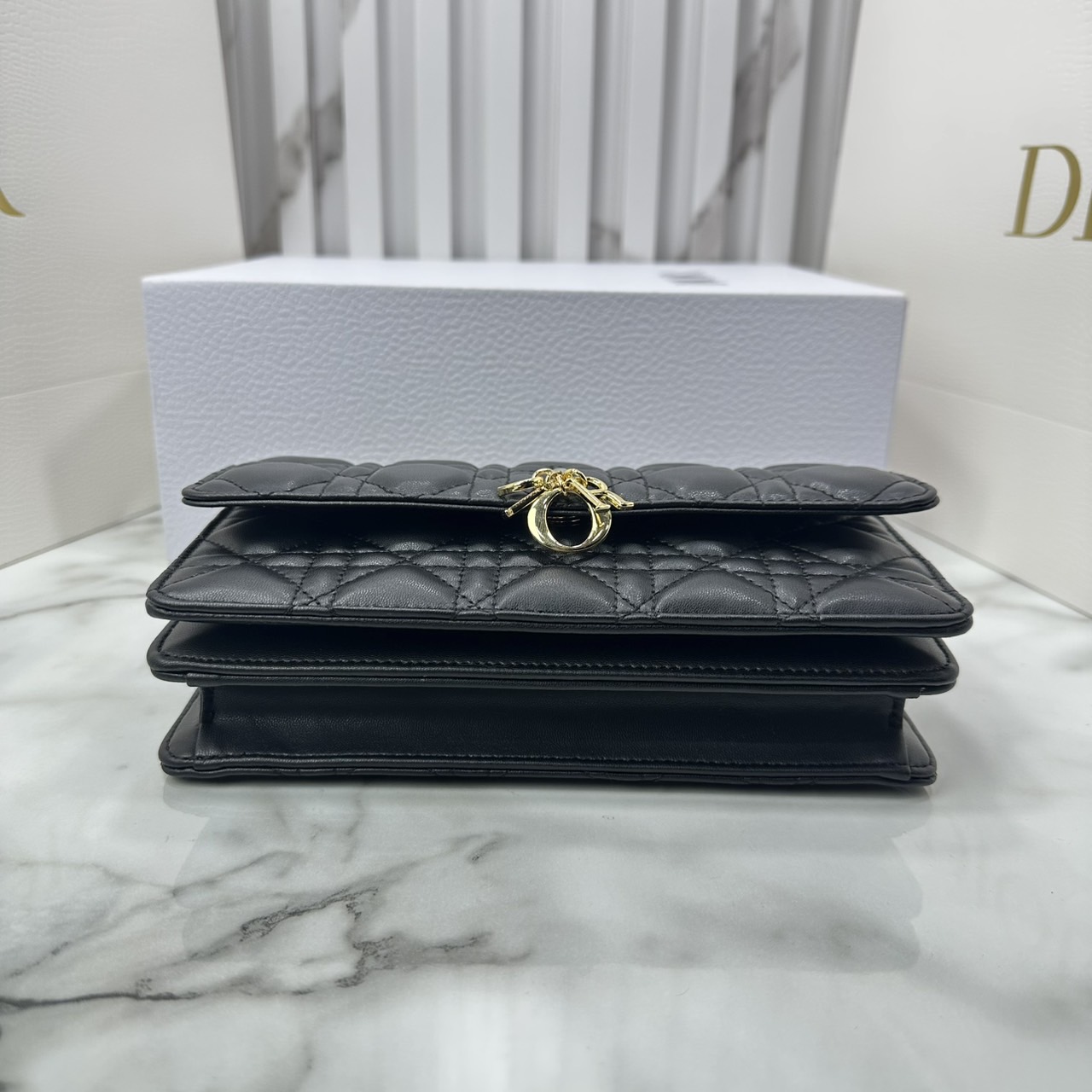 ORI หนังแท้ | My Dior Mini Bag / Dior Clutch Bag กระเป๋าสะพายทรงคลัชทันสมัย หรูหราสง่างาม จะถือหรือสะพายก็ดูดีมีระดับ กระเป๋าที่ใช้งานได้จริงใบนี้ใส่ของจำเป็นได้ครบถ้วน