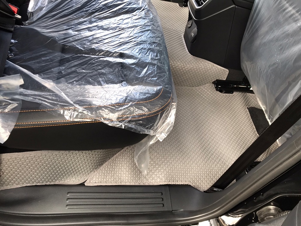 ยางปูพื้นรถยนต์ FORD NEXT-GEN RANGER 4D 2023 พรมกระดุมเม็ดเล็ก เข้ารูป ตรงรุ่นรถ เต็มคัน