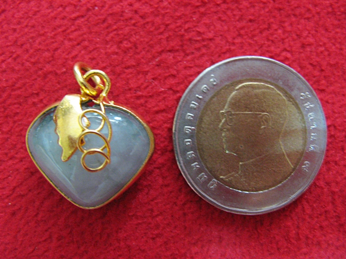 สินค้าหมดค่ะ จี้หยกรูปหัวใจ(ห้อยคอหรือมือถือหรือกระเป๋า)ดึงดูดโชคลาภพร้อมกล่องกำมะหยี่ค่ะ