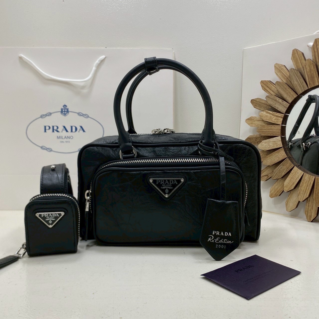 ORI หนังแท้ | Prada Antique nappa leather multi-pocket top-handle bag กระเป๋าสะพายทรง keepall มีช่องซิปด้านหน้าพร้อมหูจับ งานหนังยับดีไซน์เอฟเฟกต์เท็กซ์เจอร์ที่มีเสน่ห์สไตล์วินเทจ