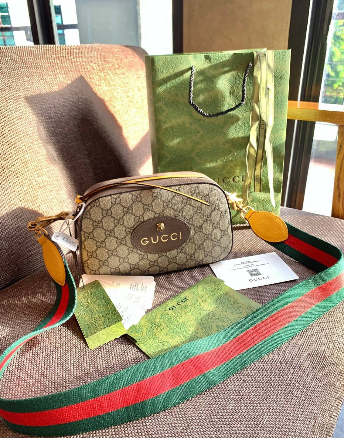 ORI หนังแท้ GUCCI GG SUPREME MESSENGER BAG กระเป๋ารุ่น Unisex ใช้ได้ทั้งหญิงชาย อีกหนึ่งไอเทมที่ต้องมีติดตัวสักใบค่ะ กระเป๋าสะพายข้างหรือครอสบอดี้ร์ งานหนังแกะแท้คุณภาพเกินราคา