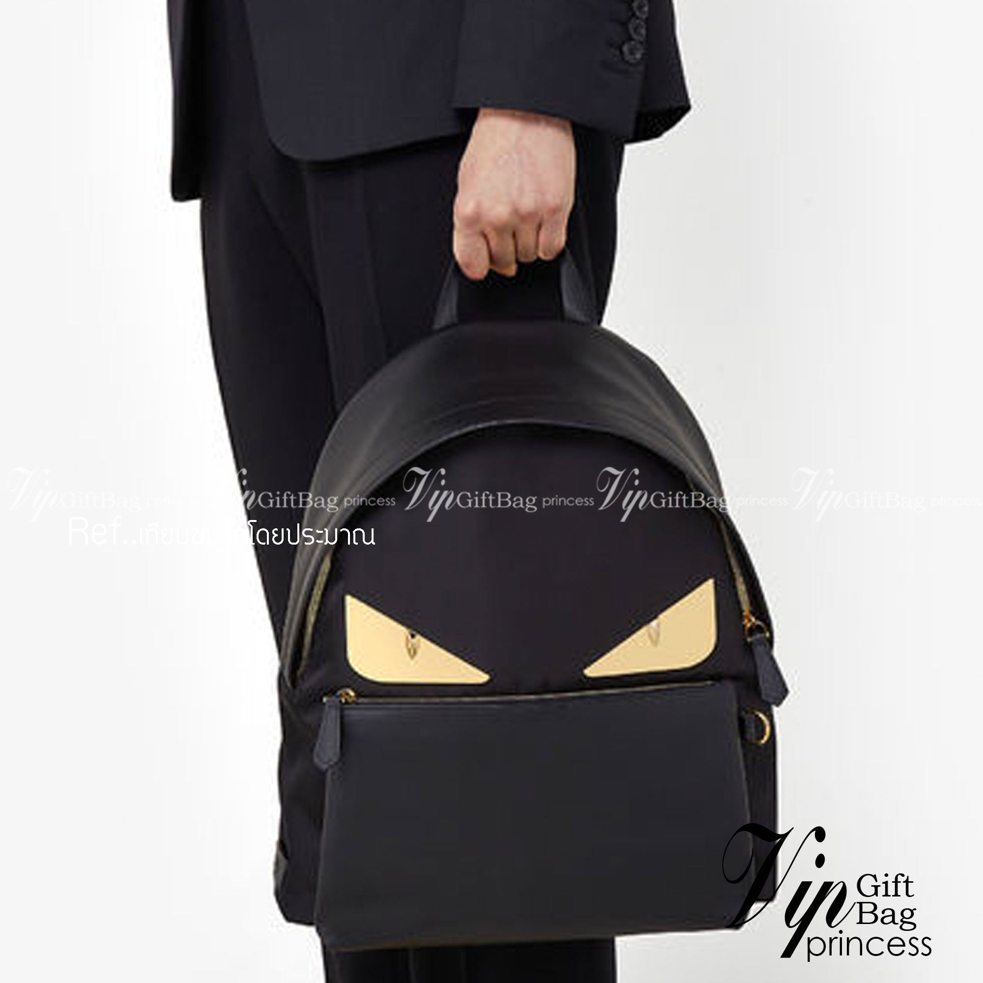 FENDI monster backpack เกรดออริจินอล FENDI Unisex Calfskin Nylon Logo Backpack กระเป๋าเป้เฟนดิ รุ่นยอดนิยมเอกลักษณ์แบรนด์ จุของได้เยอะ ใช้ได้ทั้งชายหญิง พกใบนี้ใบเดียวเอาอยู่ เป็นหนึ่งคอลเลคชั่นเด็ดที่สุดแห่งปีเลยจ้า