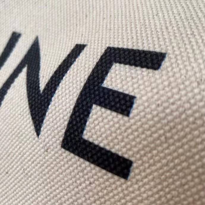 VIP GIFT หนังแท้ CELINE KEEPALL LARGE VOYAGE BAG IN TEXTILE WITH CELINE PRINT AND CALFSKIN BAG ใบใหญ่จุสัมภาระได้เยอะสุดๆ สวยหรูสุดคลาสสิค ดีไซน์ไม่มีเอ้าท์ เปิดปิดด้วยซิปแบรนด์ พร้อมห้อยแม่กุญแจอะไหล่แบรนด์สีทอง ภายในโล่งกว้างและจุมากใช้เป็นกระเป๋าเดินทา