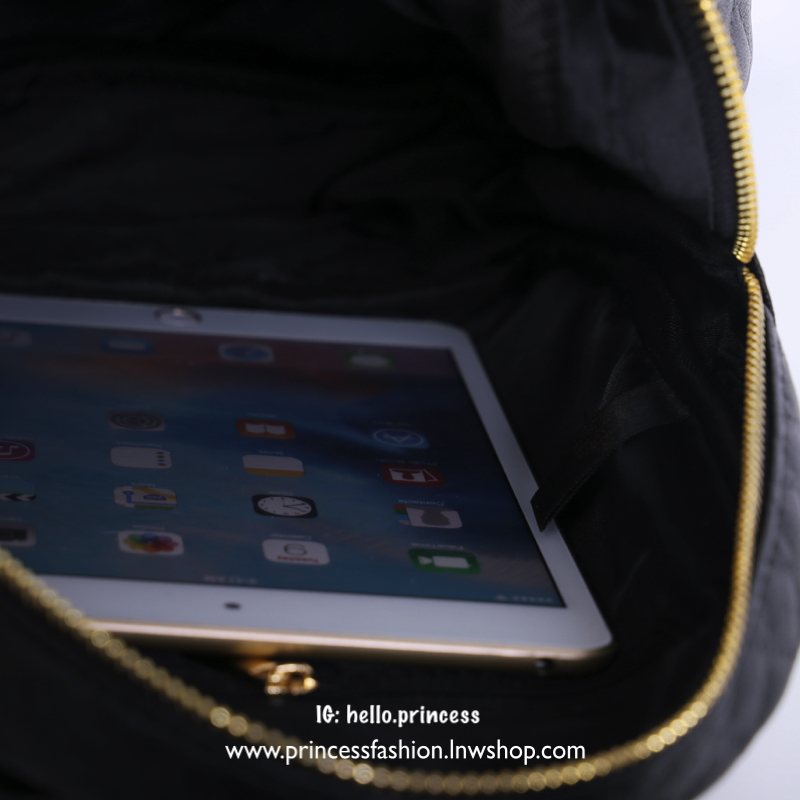 Chanel Backpack VIP Gift With Purchase (GWP) New arrival! กระเป๋าสะพายเป้ Limited Edition VIP. GIFT ของแท้! จาก Chanel Perfume Counter ขนาดน่ารักกำลังดี น้ำหนักเบา วัสดุหนังลายตาราง ด้านหน้าปักโลโก้แบรนด์สวยหรู เปิดปิดด้วยซิปสะดวกใช้ หัวซิปแบรนด์ อะไหล่ทอ