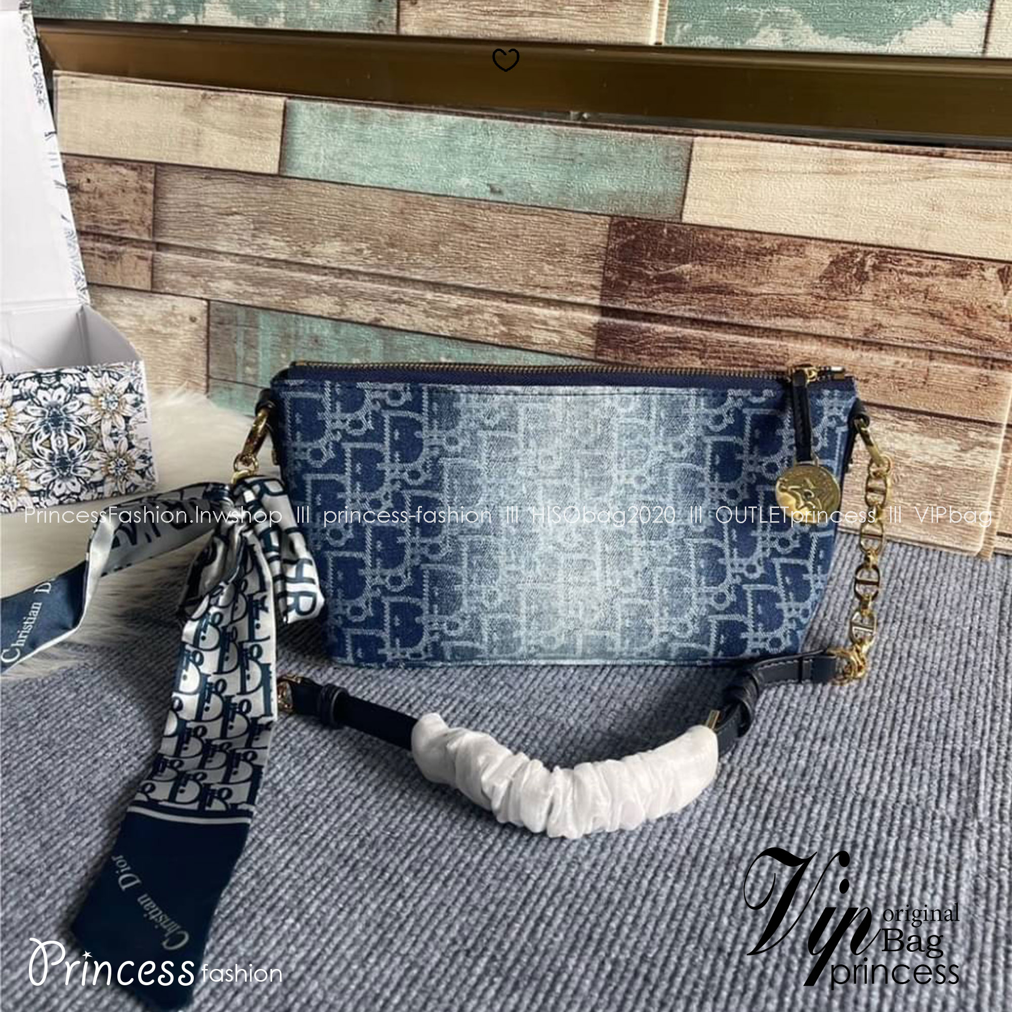 DIOR Pouch Denim with Short Chain กระเป๋าทรงพอชใบเล็กกะทัดรัด รุ่นเดนิมฟอกอะไหล่ทองสวยงาม ใช้งานง่ายพร้อมสายสะพายหนังสลับโซ่ ใบจริงสวยมากค่ะ