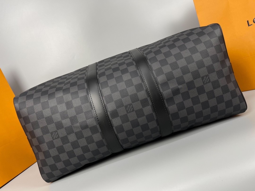 LV Keepall Bandoulière 45 Monogram Eclipse / Damier Graphite Canvas กระเป๋าเดินทางแบบดัฟเฟิล เป็นรุ่นที่เคียงข้างนักเดินทางรอบ สวยหรูโลกสง่างามตลอดกาล มีไว้ไม่มีเอาท์ เกรดท็อป ออริ เทียบแท้ 1:1 เกรดดีสุด