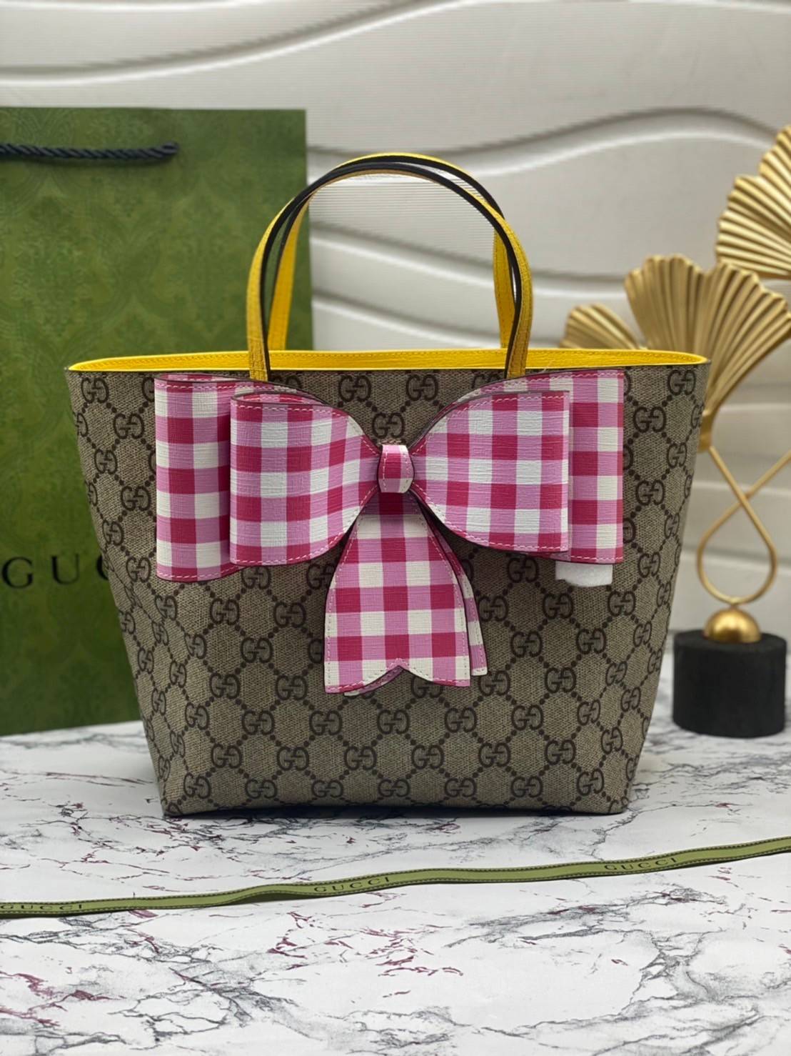 VIP 】Animal-Friendly Gucci Kid GG Supreme Tote Bag งานหนังแท้ทรงตั้งสวย ขนาดกะทัดรัด จุของได้เยอะ ใช้ได้ทั้งเด็กและผู้ใหญ่ น่ารักมากค่ะ **ขายดีตลอดกาล**