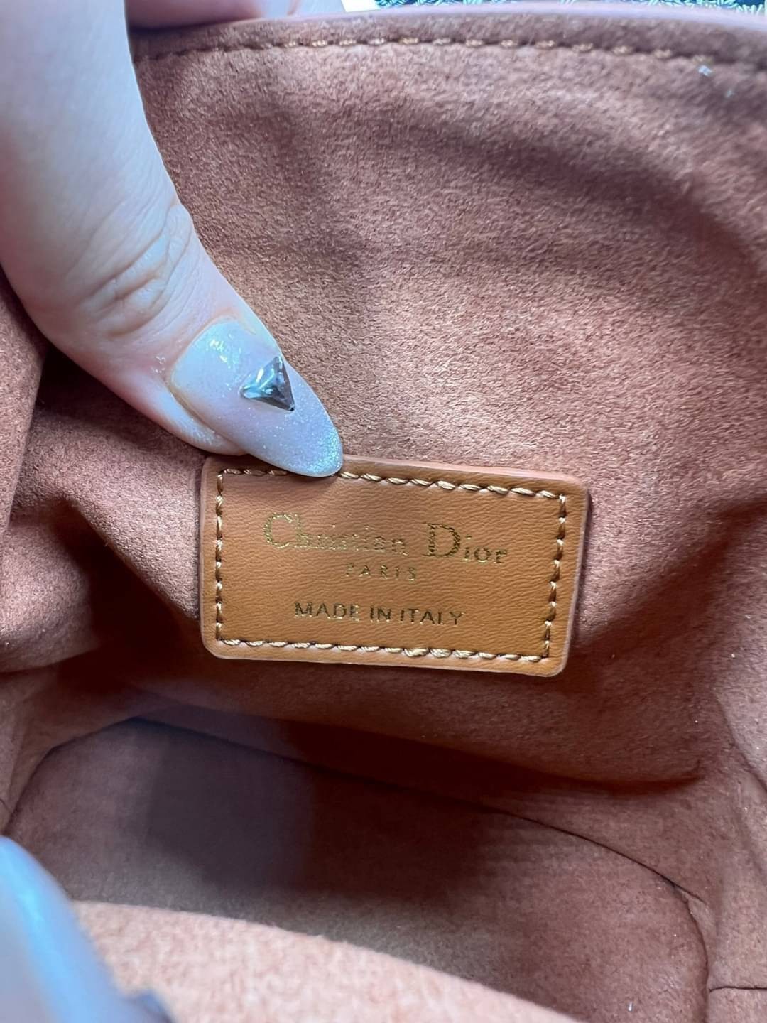 DIOR SMALL C'EST 17 cm / Dior bucket bag รุ่นใหม่สวยหรู ดูแพงมากค่ะ กระเป๋าสะพายบัคเก็ต รูปทรงคลาสสิค ใช้งานง่ายภายในโล่งกว้างมาก สวยมาก ควรมีค่า