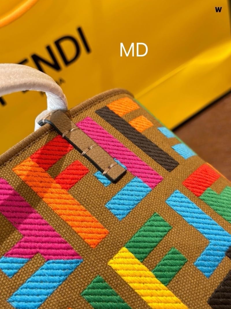 FENDI Small Roll shopper Bag / Fendi Bucket Bag @Chinese Valentine’s Day Limited Edition shopper กระเป๋าทรงบัคเก็ต ดีไซส์สวยหลากสี ในเทศกาลจีนวาเลนไทน์ โดดเด่นด้วยลายนูน FF เป็นเอกลักษณ์ที่ปักด้วยเส้นด้ายหลากสี