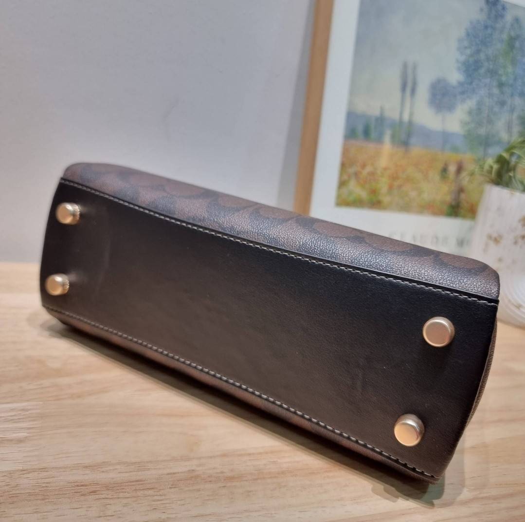 COACH MINI DARCIE CARRYALL IN SIGNATURE CANVAS CH174 พร้อมส่ง กระเป๋าสะพายทรงถัง ไซส์มินิ ดีไซน์ออกมาดูหรูมาก สวย คลาสสิค มาพร้อมสายสะพายข้างและหูหิ้วในตัว