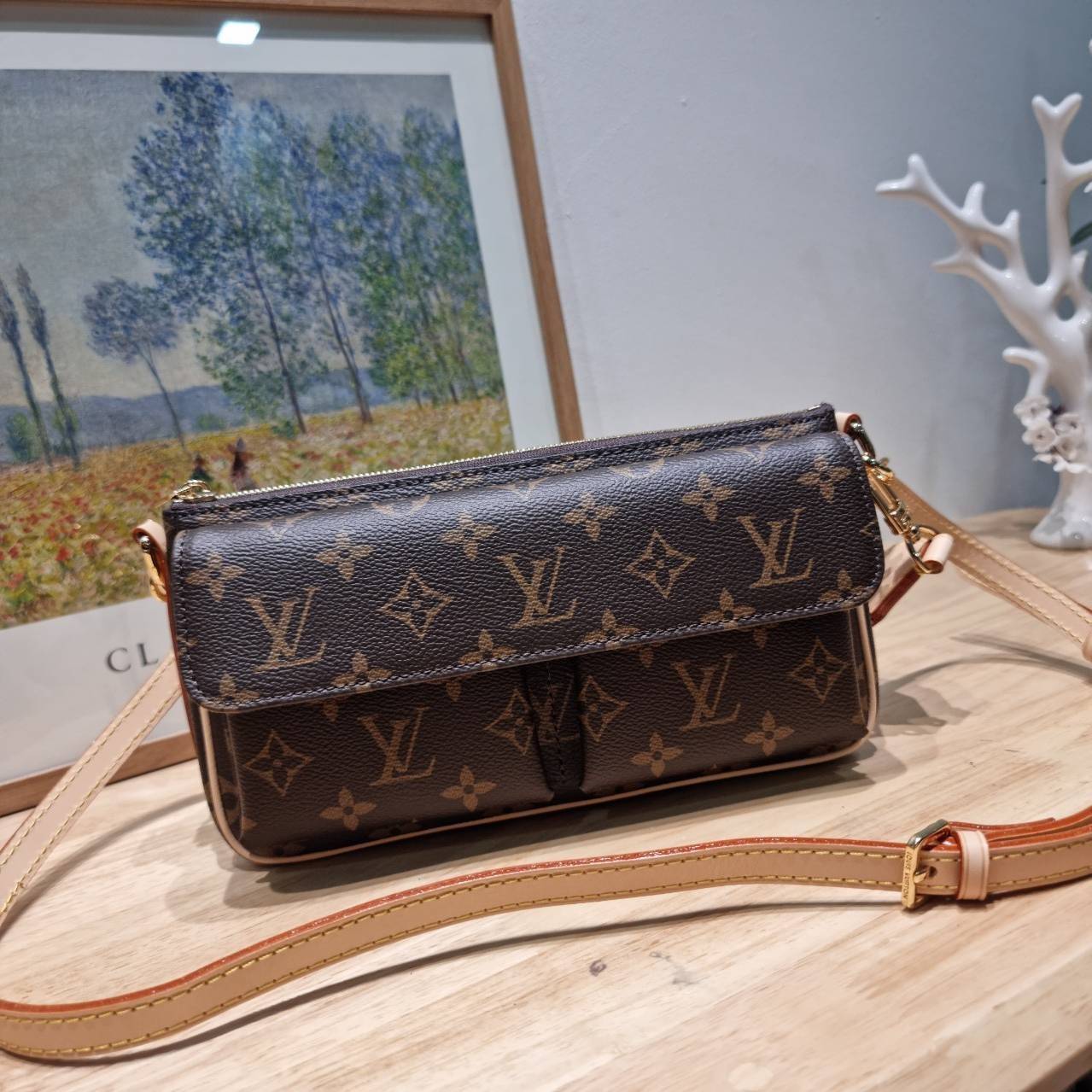 LV vivacite bag กระเป๋าสะพายมัลติ สายหนังครอสบอดี้ ปรับได้ตามต้องการ