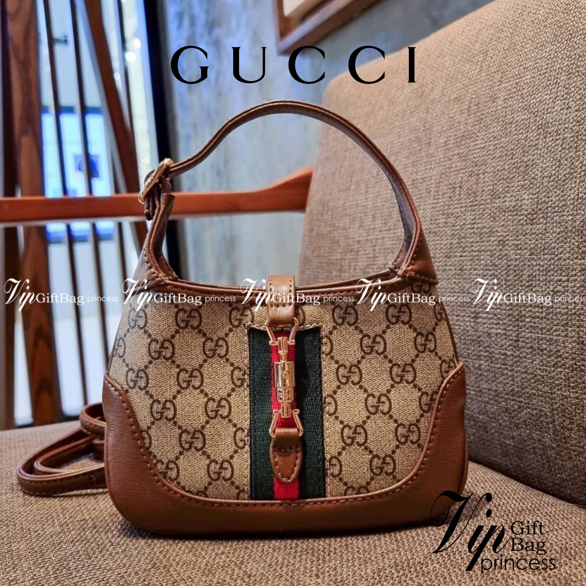 GUCCI Jackie 1961 Mini Hobo Bag GC MULTI BAG น้องคนสวย ใบเล็กแต่สุดว้าว กระเป๋าถือ/สะพายข้างวีไอพี พรีเมี้ยมกิ๊ฟที่จะทำให้หลงรักกันไปแบบสุดๆ น้องน่ารักมีดีเทลแฝงความหรูในตัว วัสดุหนังแคนวาสทนทาน อยู่ทรง ปากกระเป๋ามีตัวล็อค ภายในเป็นช่องโล่ง มีช่องใส่บัตรภ