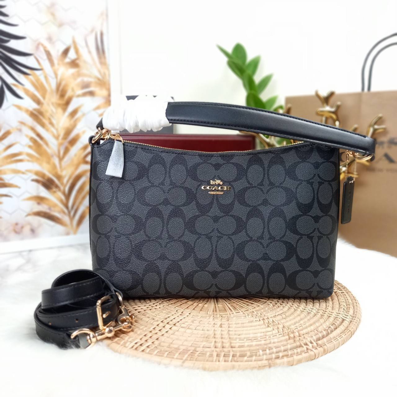 COACH LEWIS SHOULDER BAG IN SIGNATURE CANVAS (COACH F85696)🌺พอชใบใหญ่ ใส่ของได้จุใจ มีสายให้ 2 สาย อะไหล่สีทอง หรูหรา คลาสสิค สายยาวถอดได้ ปรับได้ ช่องด้านใน กว้างมากๆ ใช้ได้ทุกโอกาสจริงๆ แนะนำ ไม่ควรพลาดจ้า