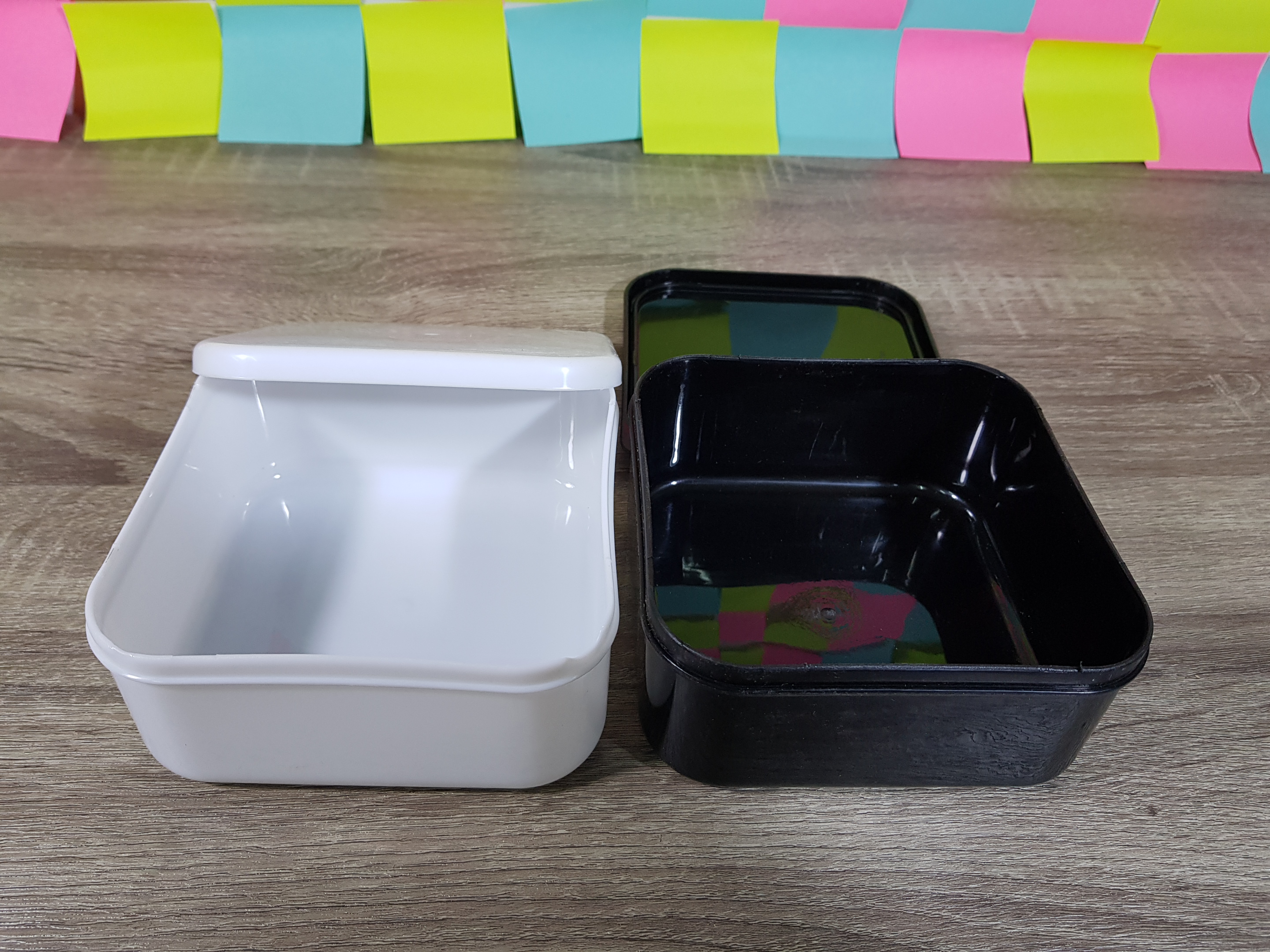 ชุดหมากล้อมไม้พร้อมกระดาน19และ13เส้นหนา3mm.พร้อมเม็ดเมลามีนฝั่งละ180เม็ดพร้อมโถทรงสี่เหลี่ยม