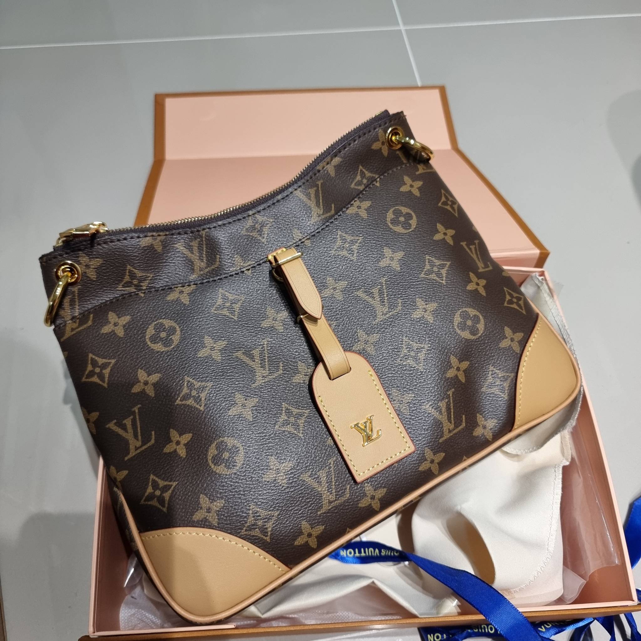 LV Odeon PM 2020 กระเป๋าสะพาย ดีไซน์คลาสสิค ใบใหญ่กำลังดี ทำให้ใช้งานได้สะดวก วัสดุหนังแคนวาสทนทาน