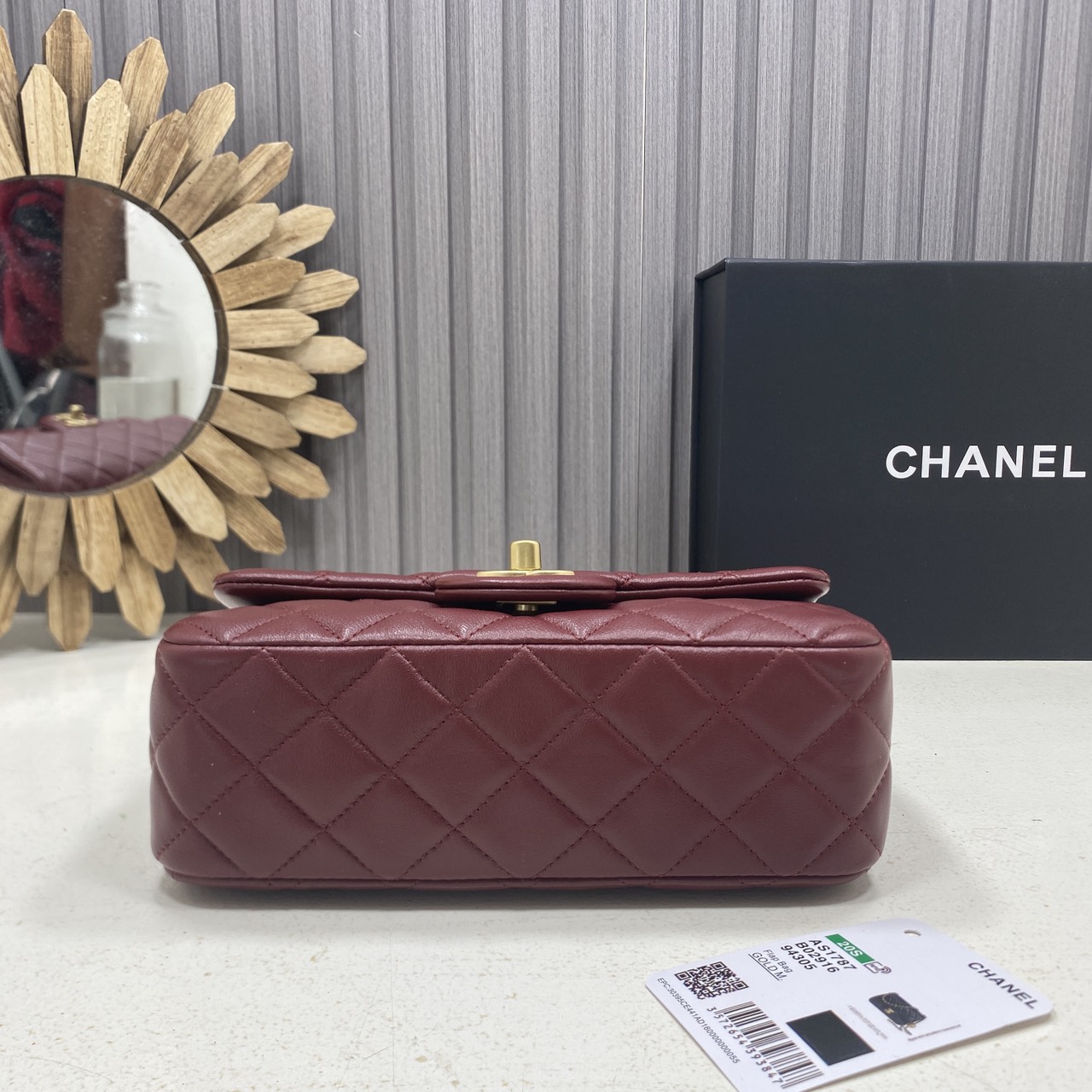 ORI หนังแท้ | Chanel Classic Flap Bag กระเป๋าสะพายรุ่นคลาสสิก สายประดับบอลโลโก้สวยหรูอะไหล่สีทองสวยงาม