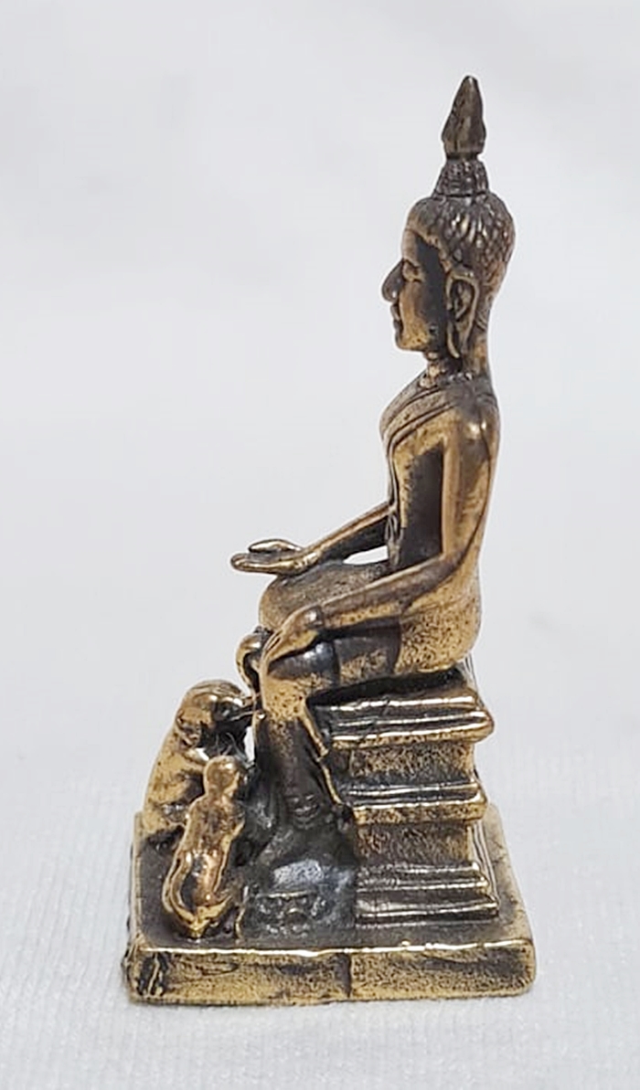 พระบูชาพระประจำวันเกิดวันพุธกลางคืน ปางป่าเลไลย์ เนื้อทองเหลืองพร้อมใบคาถาค่ะ