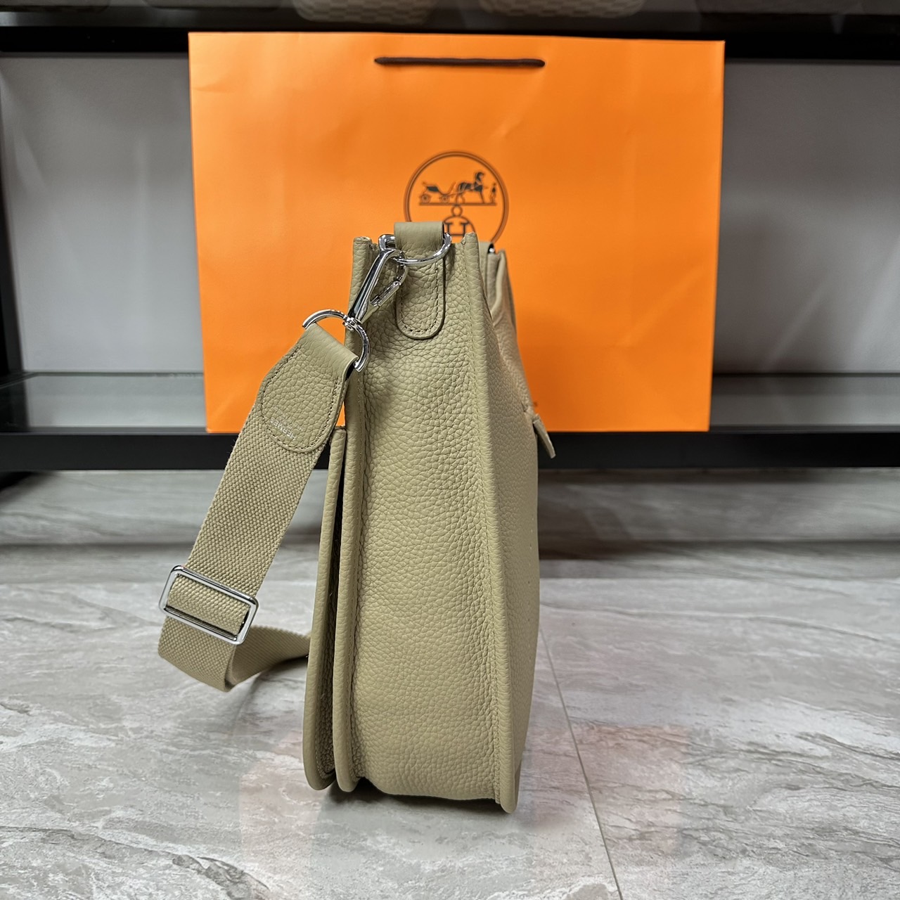 HERMES Evelyne PM Bag The Perfect Crossbody Bag 29cm กระเป๋าทรงโท้ทแบรนด์หรู เอกลักษณ์ของความสง่างาม เกรดออริ สลับแท้ 1:1 ใช้งานต่างประเทศได้