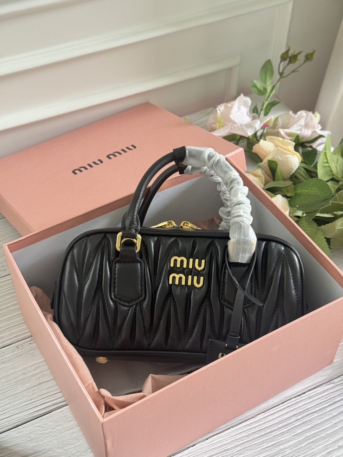 MIU MIU Arcadie Matelassé nappa leather bag 24cm กระเป๋าถือสะพาย luxurious เกรดออริ ท็อป 1:1 เกรดงานปราณีตละเอียด หนังสวย เกรดดีสุด ใช้งานต่างประเทศได้