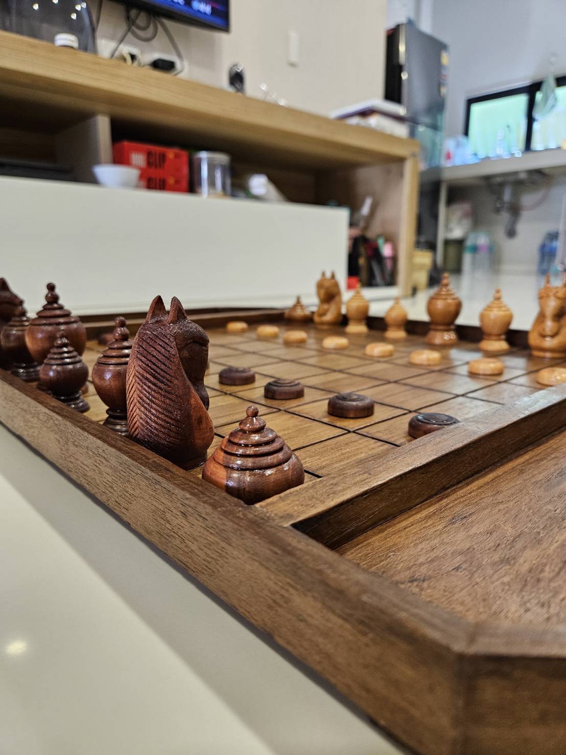 ชุดหมากรุกไทยกระดานไม้ช่อง 5.5x5.5ซม..พร้อมตัวหมากชุดคาณฑีวะ