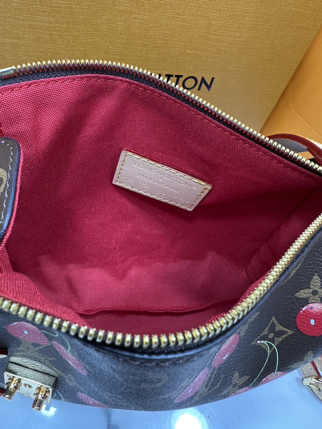 ORI หนังแท้ | LV x TM - Side Trunk MM Bag Monogram cherry canvas กระเป๋าสะพายทรงทรังค์ สะท้อนจิตวิญญาณแห่งความสนุกสนาน แสนมีชีวิตชีวา ด้วยตกแต่งลายเชอร์รี่สดใสงดงามอันเป็นเอกลักษณ์ของศิลปินชาวญี่ปุ่น