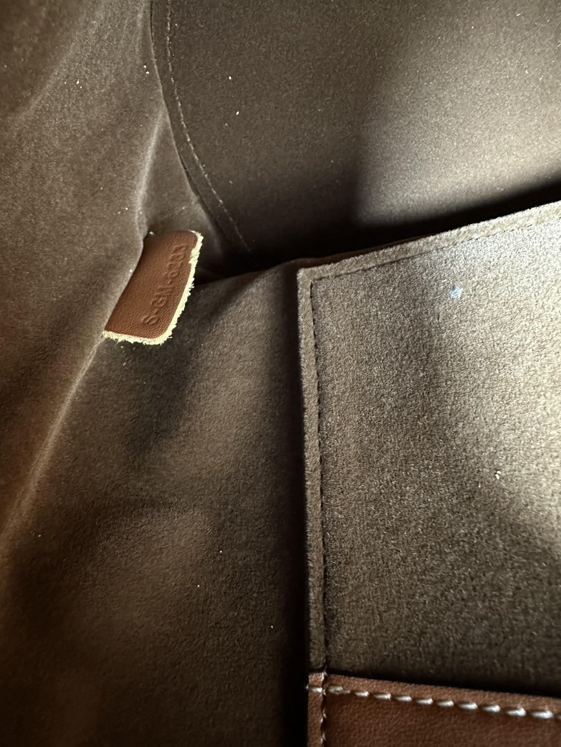 CELINE MEDIUM LOUISE BAG in SMOOTH CALFSKIN / Celine Bucket Bag กระเป๋าทรงบัคเก็ต กระเป๋าถือรุ่นใหม่ล่าสุด ดีไซน์หรูคลาสสิค