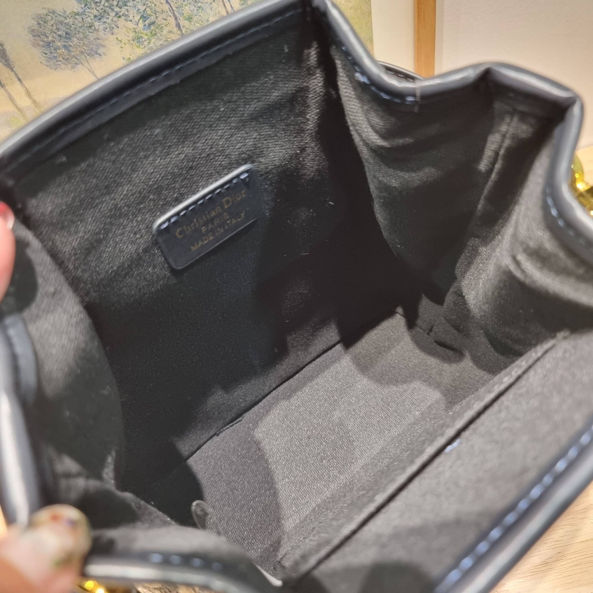 CD MEDIUM C'EST BAG 25cm / Dior bucket bag พร้อมส่ง กระเป๋าสะพายสุดคลาสสิค ดีไซน์หรู มีดีเทลสวยไม่ซ้ำใคร อะไหล่ออกแบบมาเป็นตัวซีดี **ล็อทราคาพิเศษสุดคุ้ม