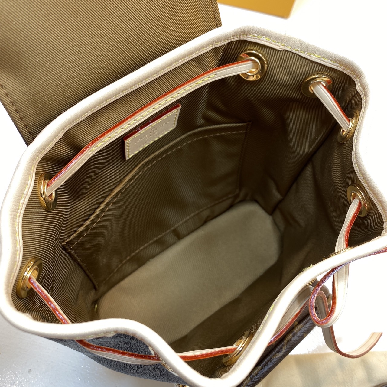 LV Montsouris Backpack Monogram Canvas กระเป๋าเป้งานแบรนด์หรู สวยโดดเด่นทันสมัยตลอดกาล เกรดออริ เทียบแท้ 1:1 ใช้งานต่างประเทศได้