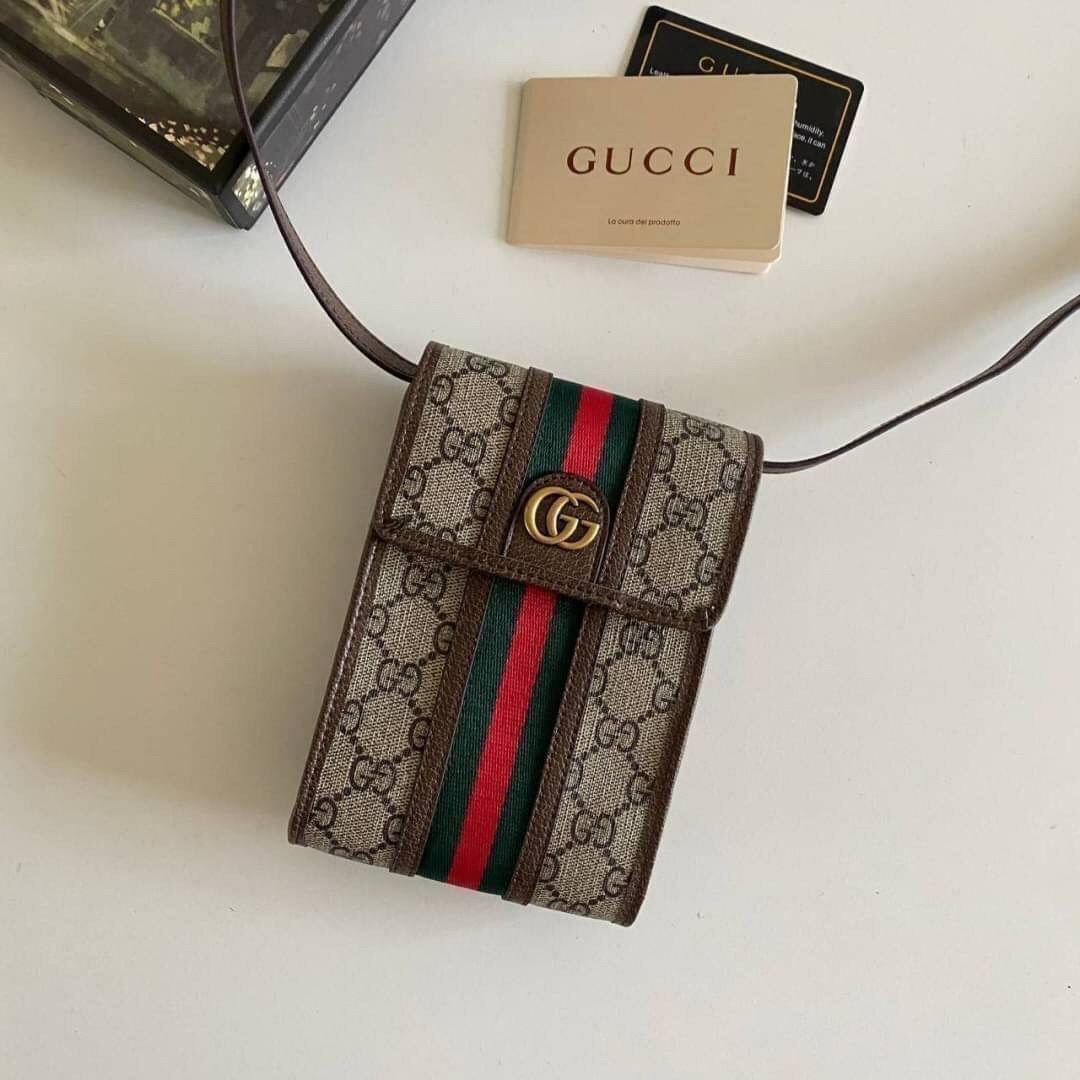 VIP GIFT 】หนังแท้ GUCCI Ophidia mini bag กระเป๋าใส่โทรศัพท์ โดดเด่นทั้งดีไซน์และคุณสมบัติในการใช้งาน ด้วยลวดลายที่มีซิกเนเจอร์เป็นเอกลักษณ์ ตอบโจทย์ความคลาสสิคเข้ากับรูปทรงที่ทันสมัย ทั้งดาราเซเลบต่างนิยมใช้กัน เรียกได้ว่าใคร ๆ ก็ต้องมีติดตัวไว้สักใบหนึ่ง