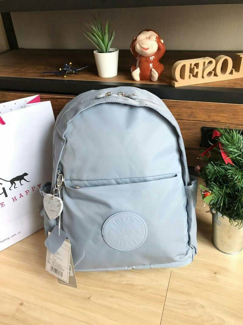 KIPLING IMMIN BACKPACK อีกcollection!ของรุ่นImmin กระเป๋าเป้สะพาย วัสดุPolyamide100% กันน้ำได้ ขนาดกำลังดี ใช้งานได้ทุกวัน เปิดปิดด้วยซิปคู่ ภายในมีช่องแยกเป็นสัดส่วน ประดับพวงกุญแจรุปหัวใจลายหินอ่อน ถอดแยกใช้งานได้ ราคาสุดคุ้มเลยคร้า!!