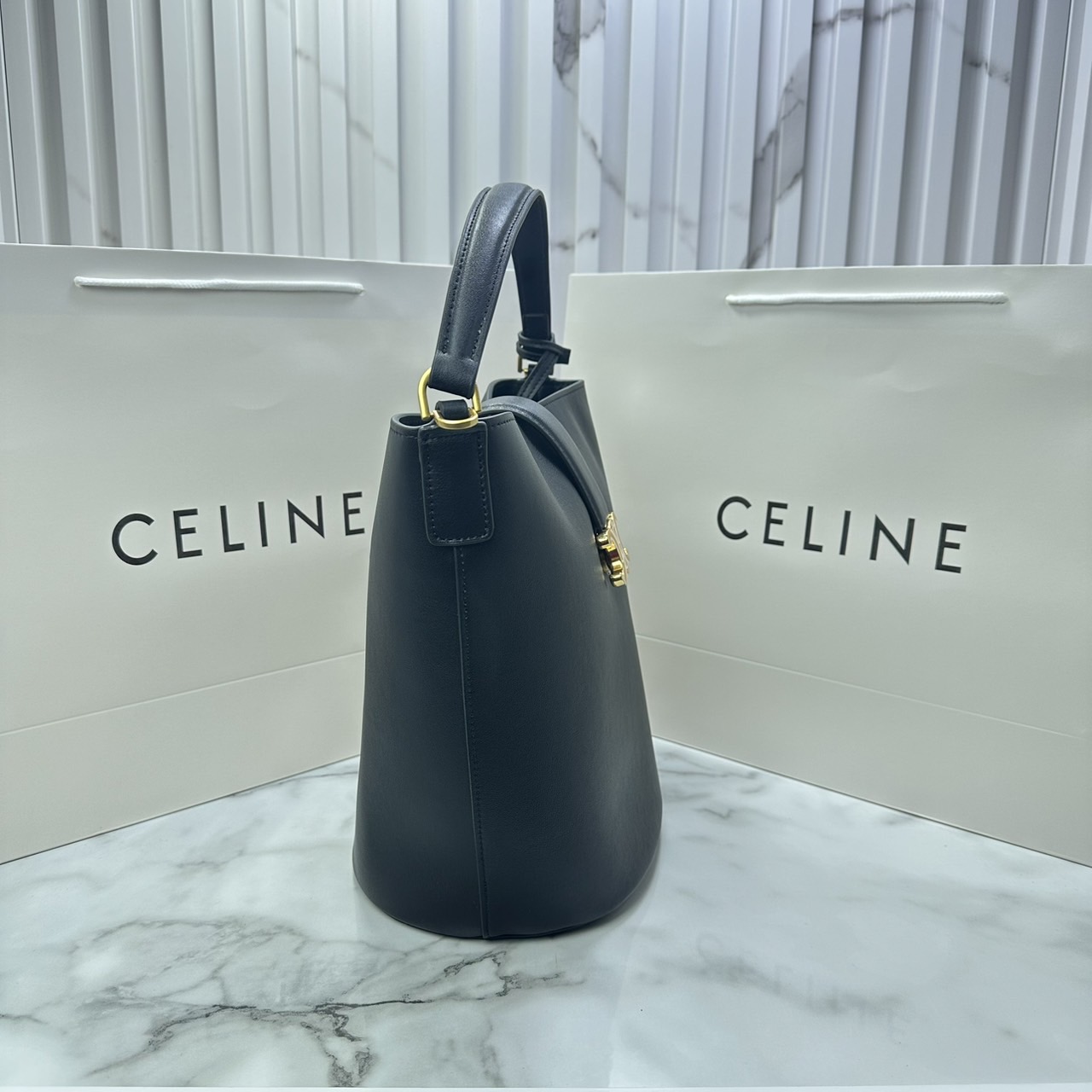 CELINE MEDIUM LOUISE BAG in SMOOTH CALFSKIN / Celine Bucket Bag กระเป๋าทรงบัคเก็ต กระเป๋าถือรุ่นใหม่ล่าสุด ดีไซน์หรูคลาสสิค
