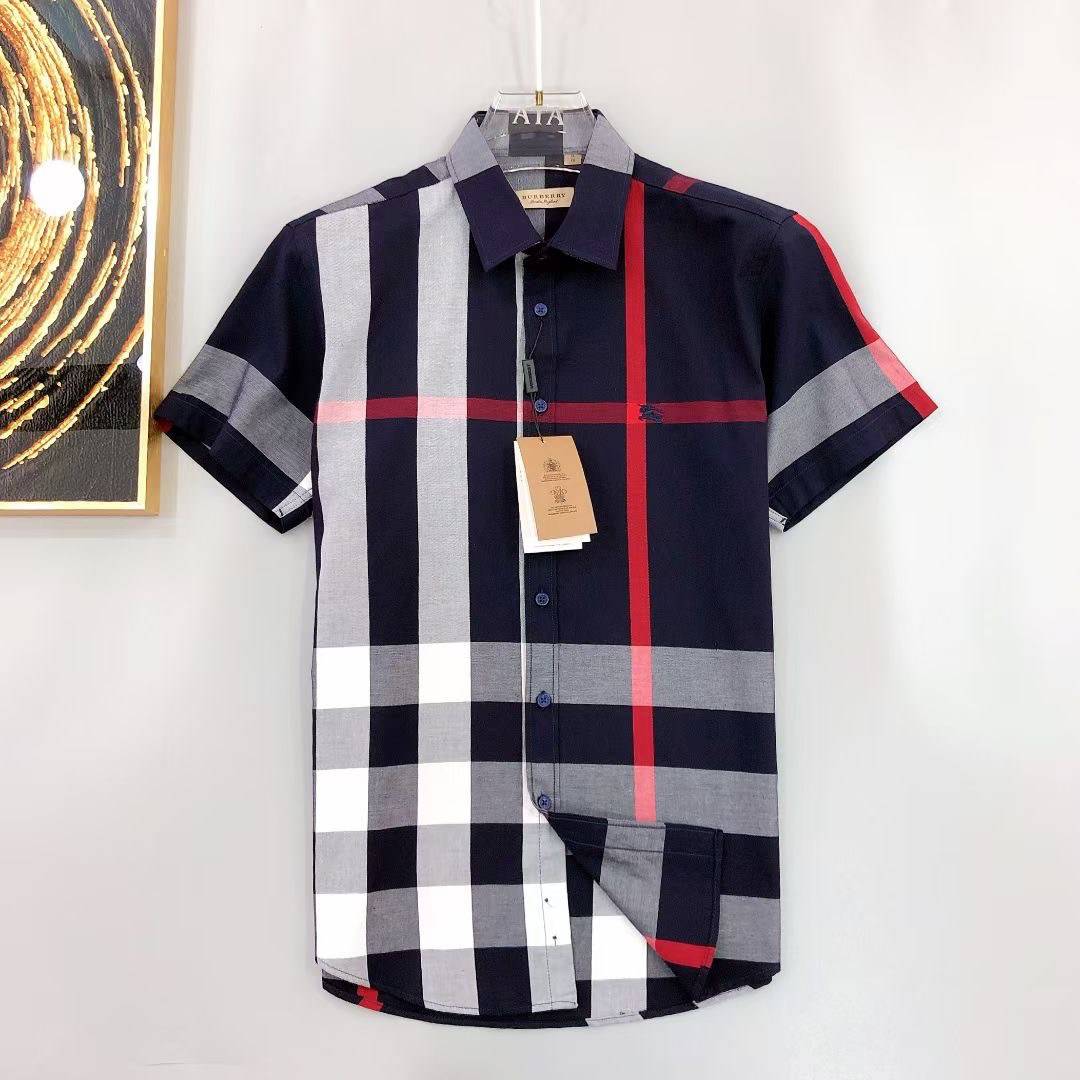 BURBERRY SHIRT / BURBERRY SHORT SLEEVE VINTAGE CHECK SHIRT เสื้อเชิ้ตแขนสั้นแบรนด์เบอเบอรี่ ลายสก็อตสุด classic เรียบหรู ดูดี ภูมิฐานมากๆค่ะ สินค้านำเข้าคุณภาพเทียบแท้ งานสวยเทพ เนื้อผ้าอย่างดี เป๊ะมาก รับประกันความพอใจเลยนะคะ ใส่เป็นเชิ้ตติดกระดุมเนี๊ยบๆ