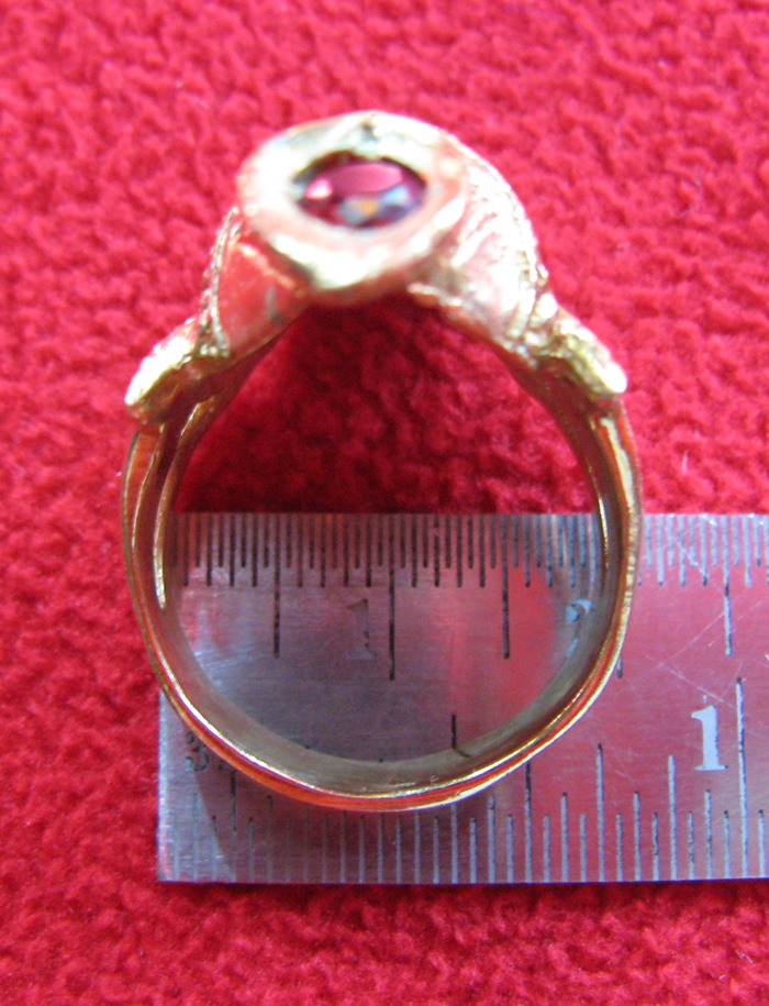 สินค้าหมดค่ะ แหวนพ่อแก่พลอยนพเก้าเนื้อทองเหลืองแบบ1ค่ะ