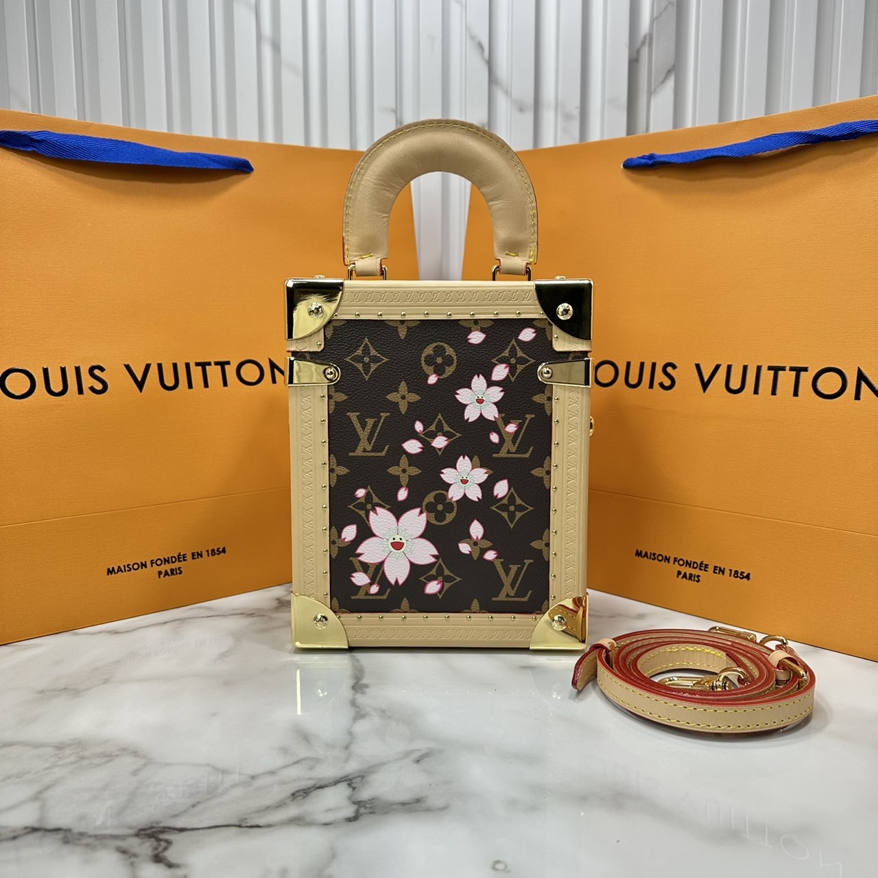 ORI หนังแท้ | LV x TM Camera Box Sakura Brown กระเป๋าสะพายทรงกล่องดีไซน์ขนาดเล็กพกพาสนุก ลายพิมพ์ดอกซากุระมีชีวิตชีวากับสไตล์เป็นเอกลักษณ์ เปี่ยมไปด้วยพลังและหรูหรา