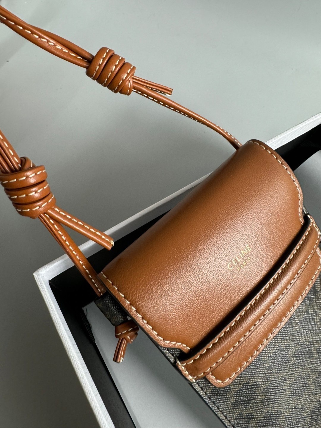 CELINE PHONE POUCH WITH FLAP IN TRIOMPHE CANVAS AND LAMBSKIN กระเป๋าใส่โทรศัพท์ เกรดท็อปออริจินอล 1:1 สลับแท้