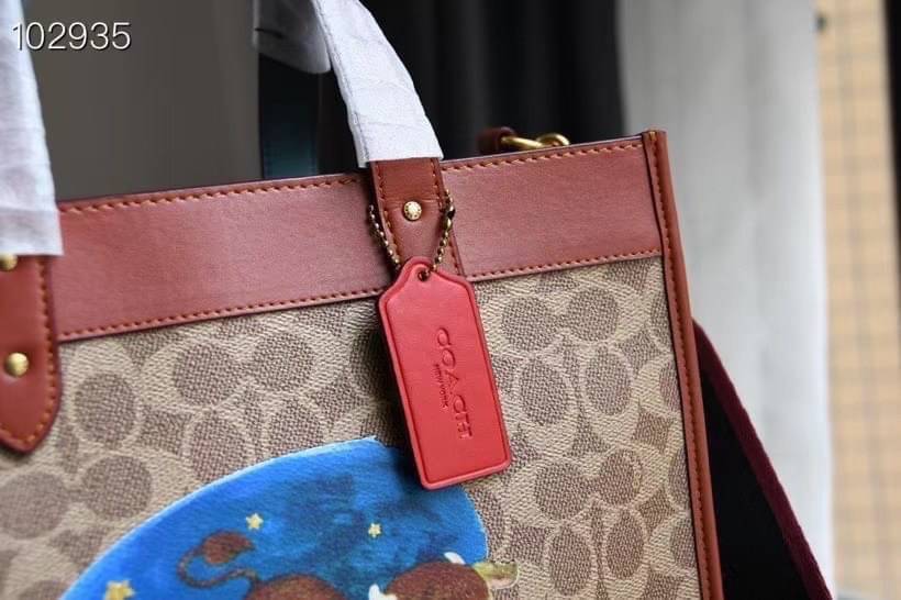 ของแท้ Coach LUNAR NEW YEAR FIELD TOTE IN SIGNATURE CANVAS WITH OX