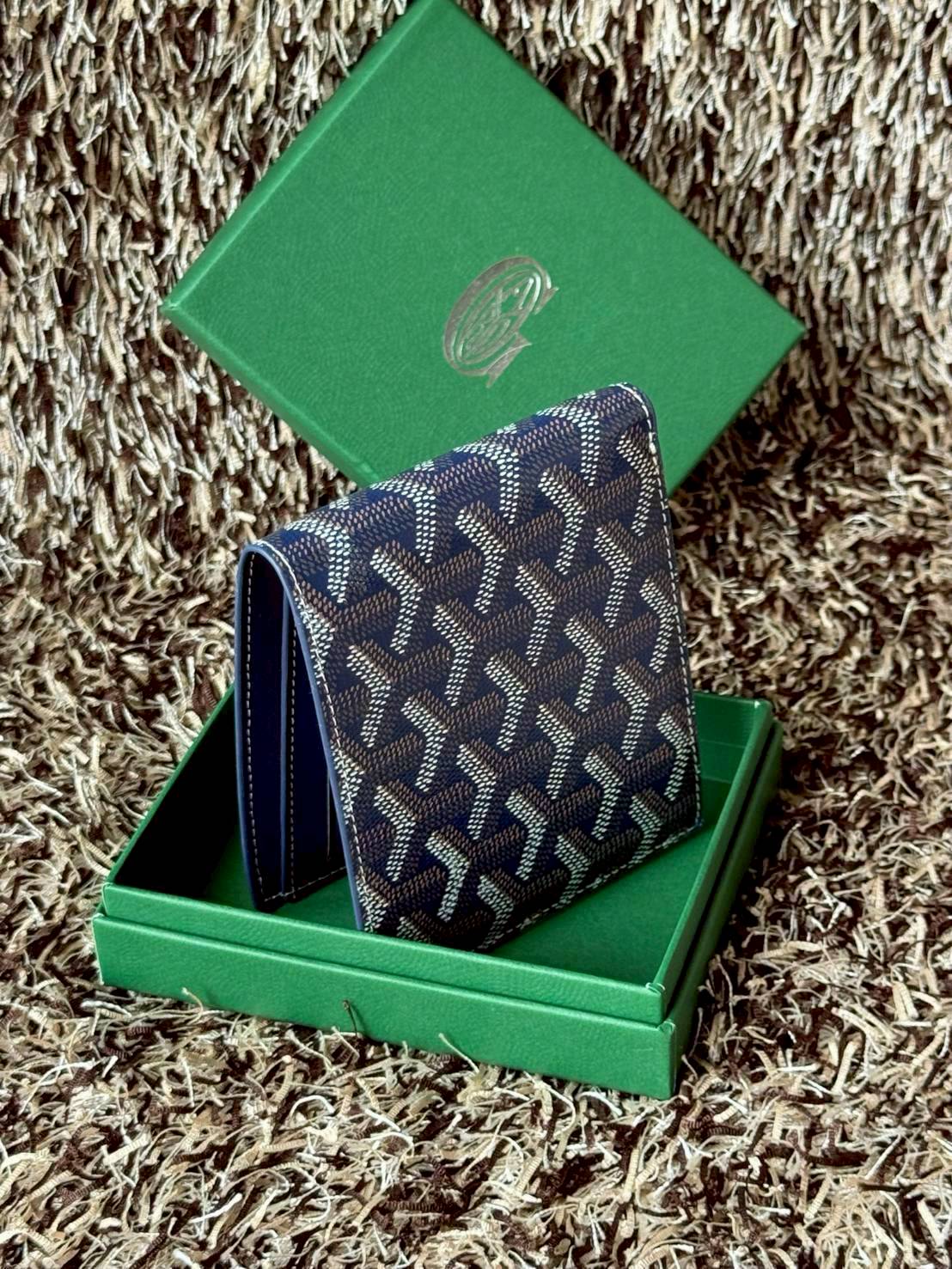 ORI หนังแท้ | Goyard Victoire Wallet กระเป๋าสตางค์ Victoire ขนาดกะทัดรัดและเหมาะสําหรับการจัดสำหรับการ์ดและธนบัตร ลวดลายสุดคลาสสิคของกระเป๋าเป็นเอกลักษณ์ที่ทุกคนจดจำได้