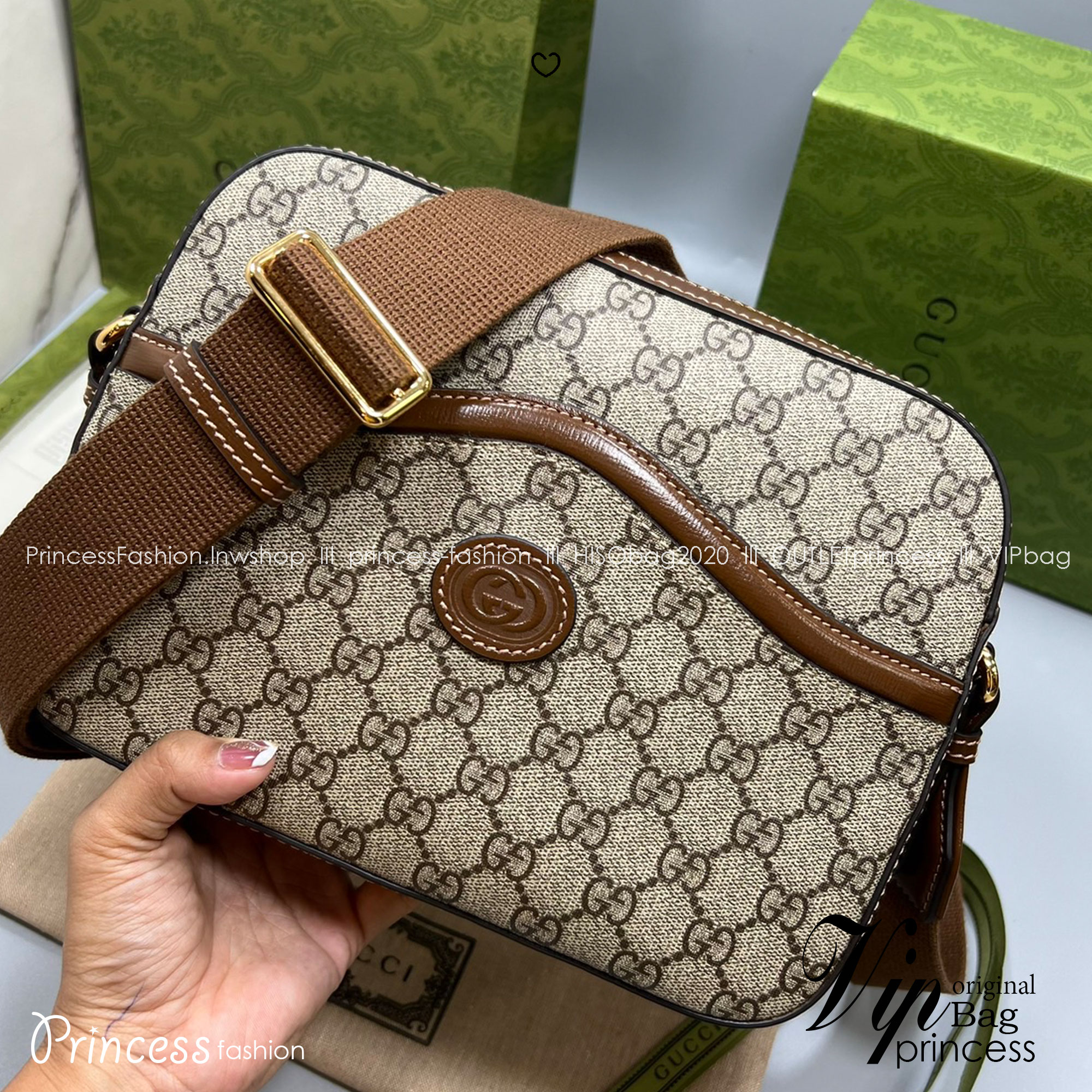 GUUCI Messenger bag with Interlocking G / guccipouch กระเป๋าสะพายทรงแมสเซ็นเจอร์ ใหม่ล่าสุด พิมพ์ลายคมชัดโมโนแกรมแคนวาสกับไอเท็มที่หนุ่มๆต้องไม่พลาด ดีไซส์สวยเด่นเป็นเอกลักษณ์