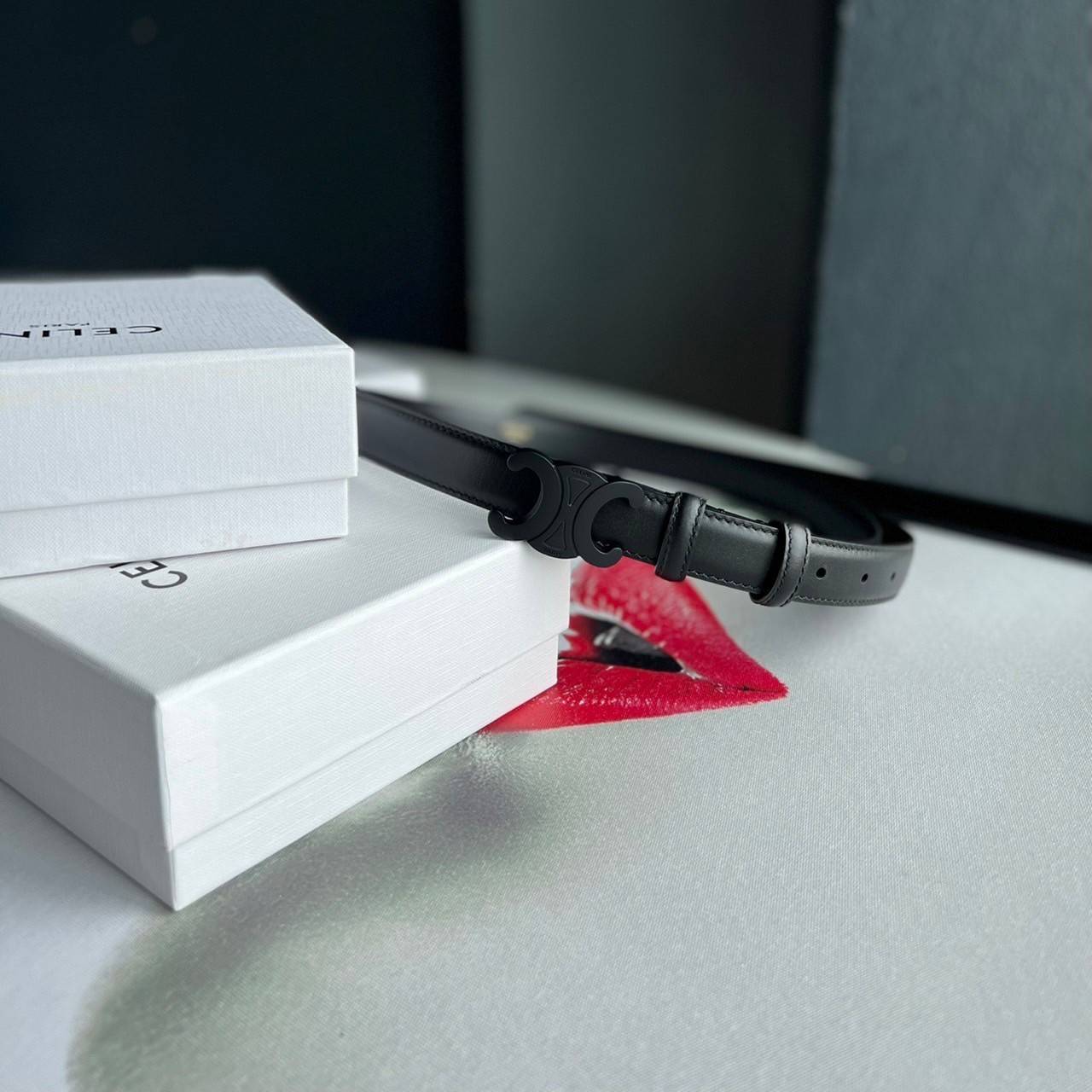 หนังแท้ CELINE BELT LOGO 18MM / Celine Triomphe Belt in Natural Calfskin เกรดใช้งานสลับของจริง ออริจินอลหนังแท้ หัวเข็มขัดโลโก้แบรนด์แบบ 3D Vintage สีทอง/สีดำ ปั้มโลโก้คมชัดคล้ายของจริง สายปรับระดับได้ในดีไซน์เรียบหรูเข้ากับทุกลุ๊คใช้ได้ทั้งชายหญิง