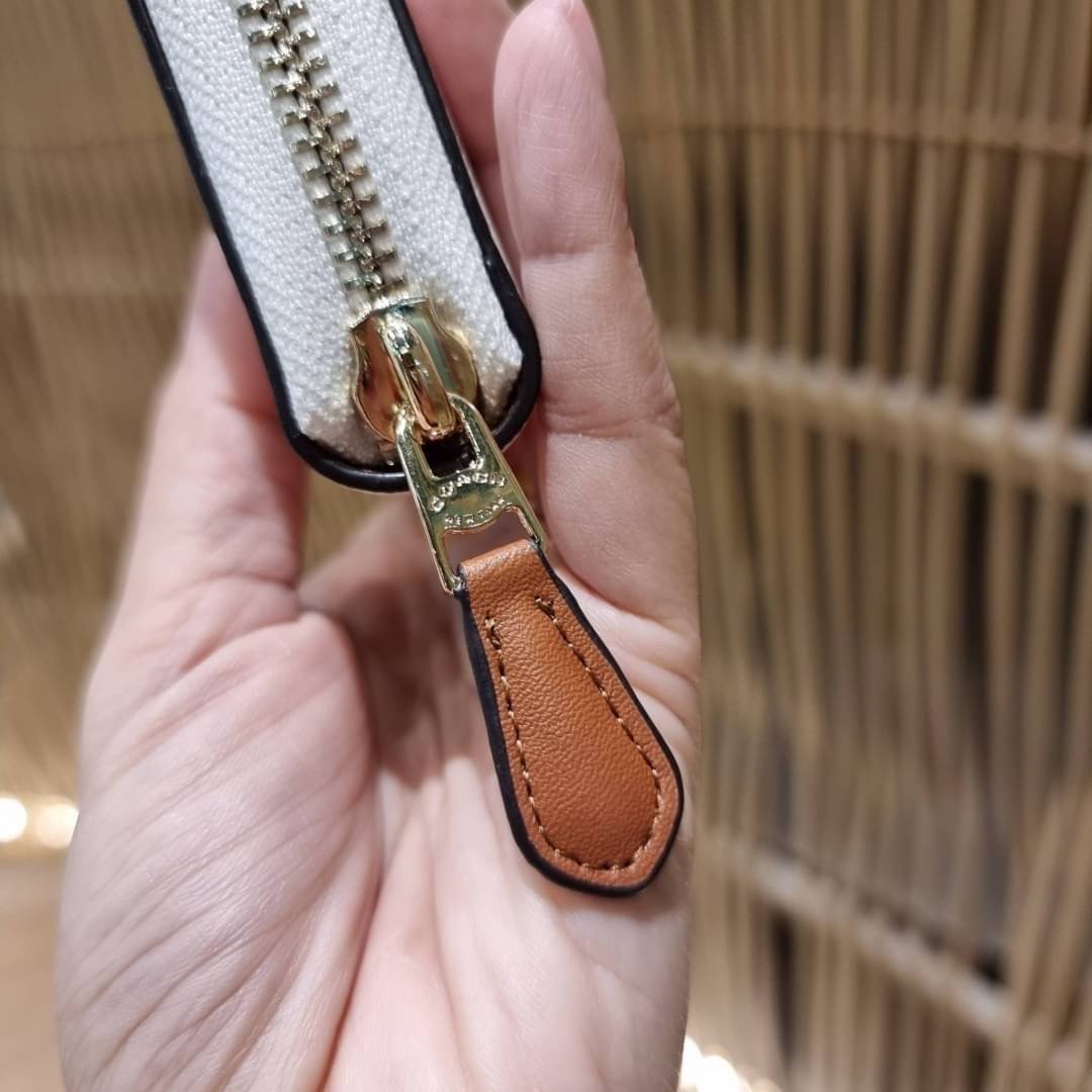 OUTLET 】COACH ACCORDION ZIP WALLET IN SIGNATURE CANVAS F86093 C3287 F98126 กระเป๋าสตางค์ใบยาว น่ารักน่าใช้