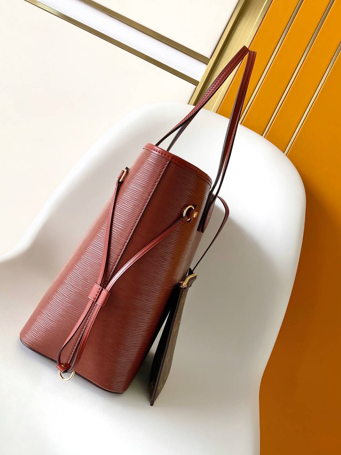 เกรดเทพ Top ORI | LV Neverfull MM Epi Leather กระเป๋าทรงโท้ทเนเวอร์ฟูล หนังแท้เกรดดีสุด หนังลายไม้ พร้อมใบลูก ลายโมโนแกรม ด้านในบุด้วยซับในไมโครไฟเบอร์ ช่องพ็อกเก็ต ซิป 1 ช่อง งานสวยมาก ตัดเย็บดีทุกจุด 🤍 เกรดเทพออริจินอล สลับแท้ 1:1