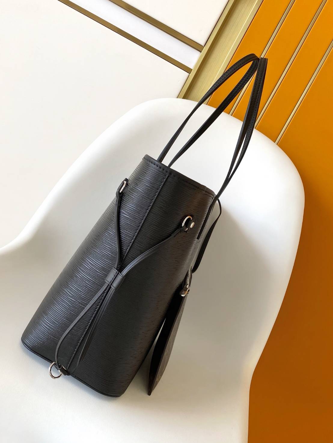 เกรดเทพ Top ORI | LV Neverfull MM Epi Leather กระเป๋าทรงโท้ทเนเวอร์ฟูล หนังแท้เกรดดีสุด หนังลายไม้ พร้อมใบลูก ลายโมโนแกรม ด้านในบุด้วยซับในไมโครไฟเบอร์ ช่องพ็อกเก็ต ซิป 1 ช่อง งานสวยมาก ตัดเย็บดีทุกจุด 🤍 เกรดเทพออริจินอล สลับแท้ 1:1