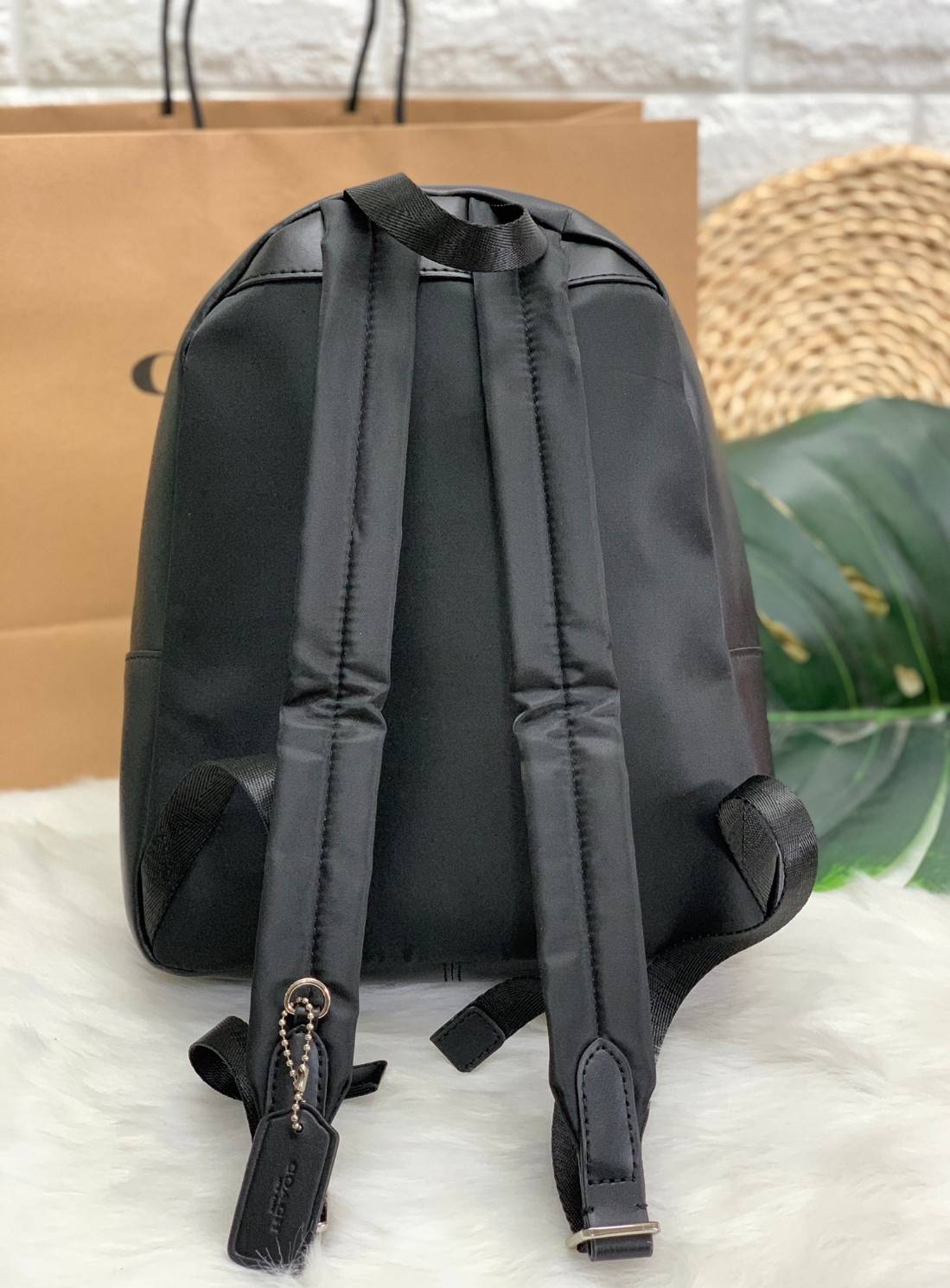 OUTLET 】COACH MEDIUM CHARLIE BACKPACK IN SIGNATURE ((32200)) พร้อมส่งที่ไทยอีกครั้งค่ะ! กระเป๋าสะพายหลังขนาดกลาง หนังแท้+ไนล่อน ด้านหน้ามีช่องซิปให้หนึ่งช่อง;เปิดปิดช่องหลักแบบซิปคู่ ภายในกว้างใส่สัมภาระได้จุนะคะ พร้อมช่องซิปให้อีกช่องค่ะ;สายสะพายสามารถเล