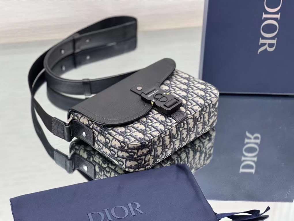 Dior Saddle Messenger Bag / Dior messenger bag / Beige and Black Oblique Jacquard เกรดเทพออริจินอล หนังแท้ ภาพถ่ายจากสินค้าจริง ใช้งานต่างประเทศได้