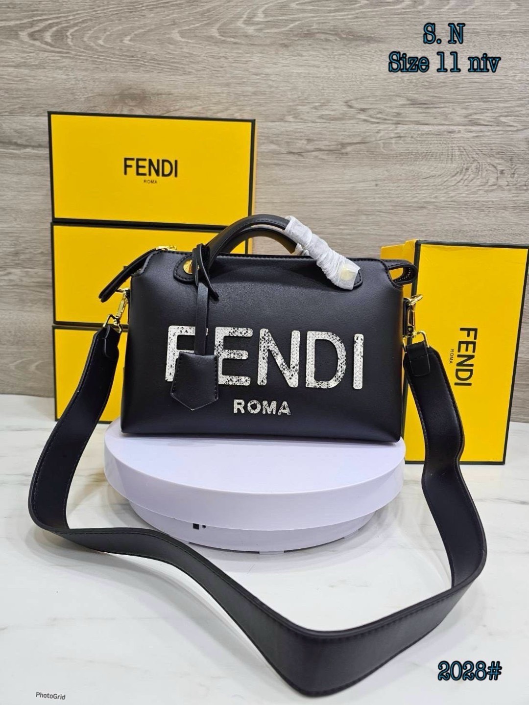 FENDI By The Way Boston Bag Elaphe Dark Gray กระเป๋าสะพายทรงบอสตัน คอลเลคชั่นสุดฮอต โทนดำคมเข้มคลาสสิค ดีไซน์โลโก้ใหม่สวยโดดเด่น เป็นยูนิเซ็กส์จะหนุ่มๆหรือสาวๆก็สะพายได้