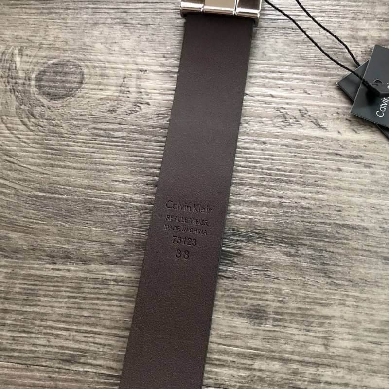 Calvin Klein Belt เข็มขัดคุณผู้ชายหนังเรียบ ใช้ได้ 2 ด้าน จะมอบเป็นของขวัญหรือใช้เองก็แนะนำค่ะ อุปกรณ์ : ที่เจาะรูเข็มขัด + ถุงผ้า+ ถุงกระดาษ + กล่องแบรนด์